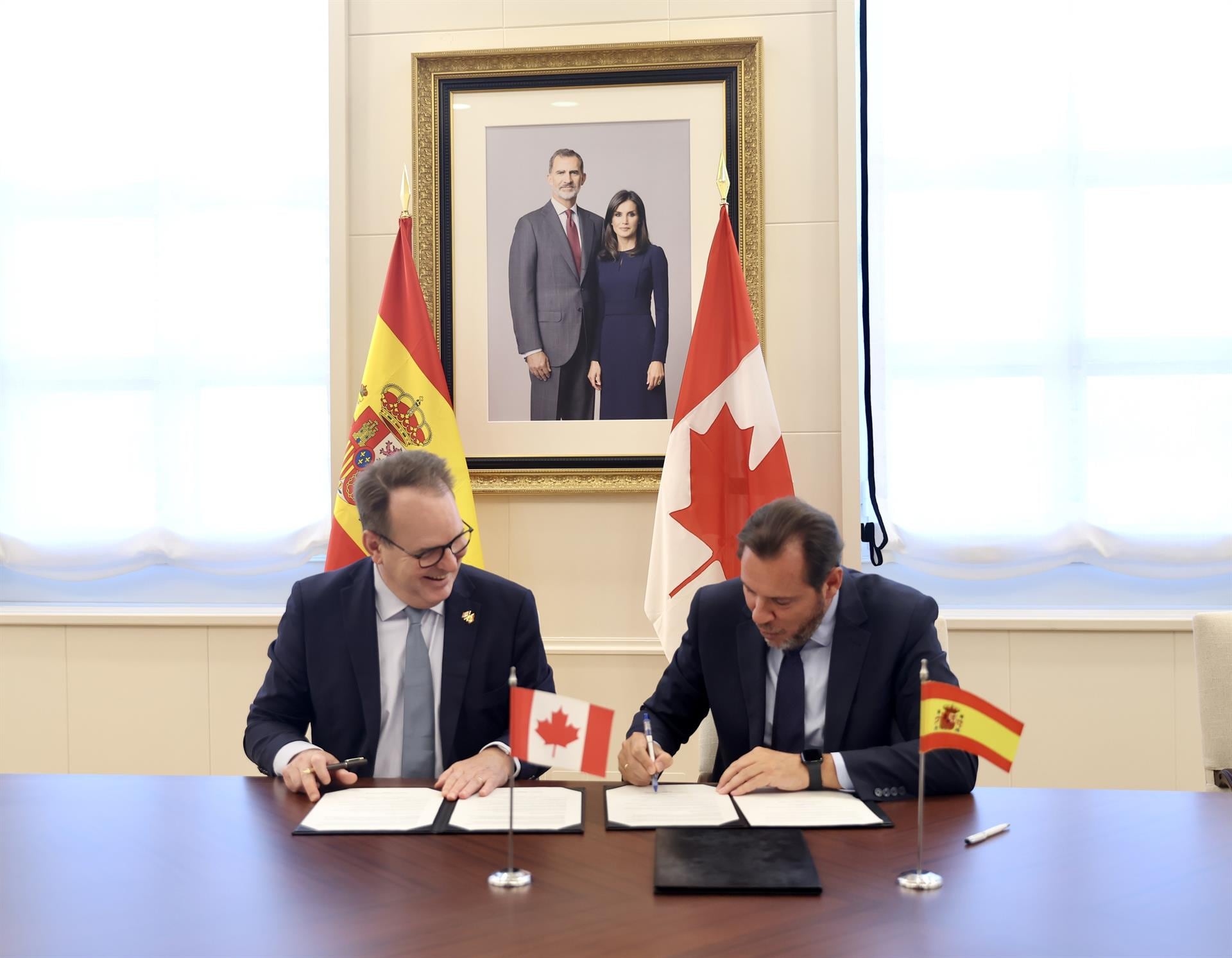 España y Canadá firman un memorando para crear un corredor marítimo verde entre ambos países