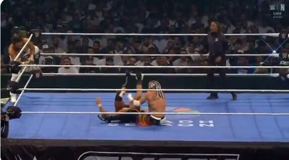 Esta victoria no solo consolida a Andrade y Rey Fénix como una de las duplas más emocionantes del roster actual, sino que también los pone en la conversación para una posible oportunidad titular. (Captura de Pantalla)