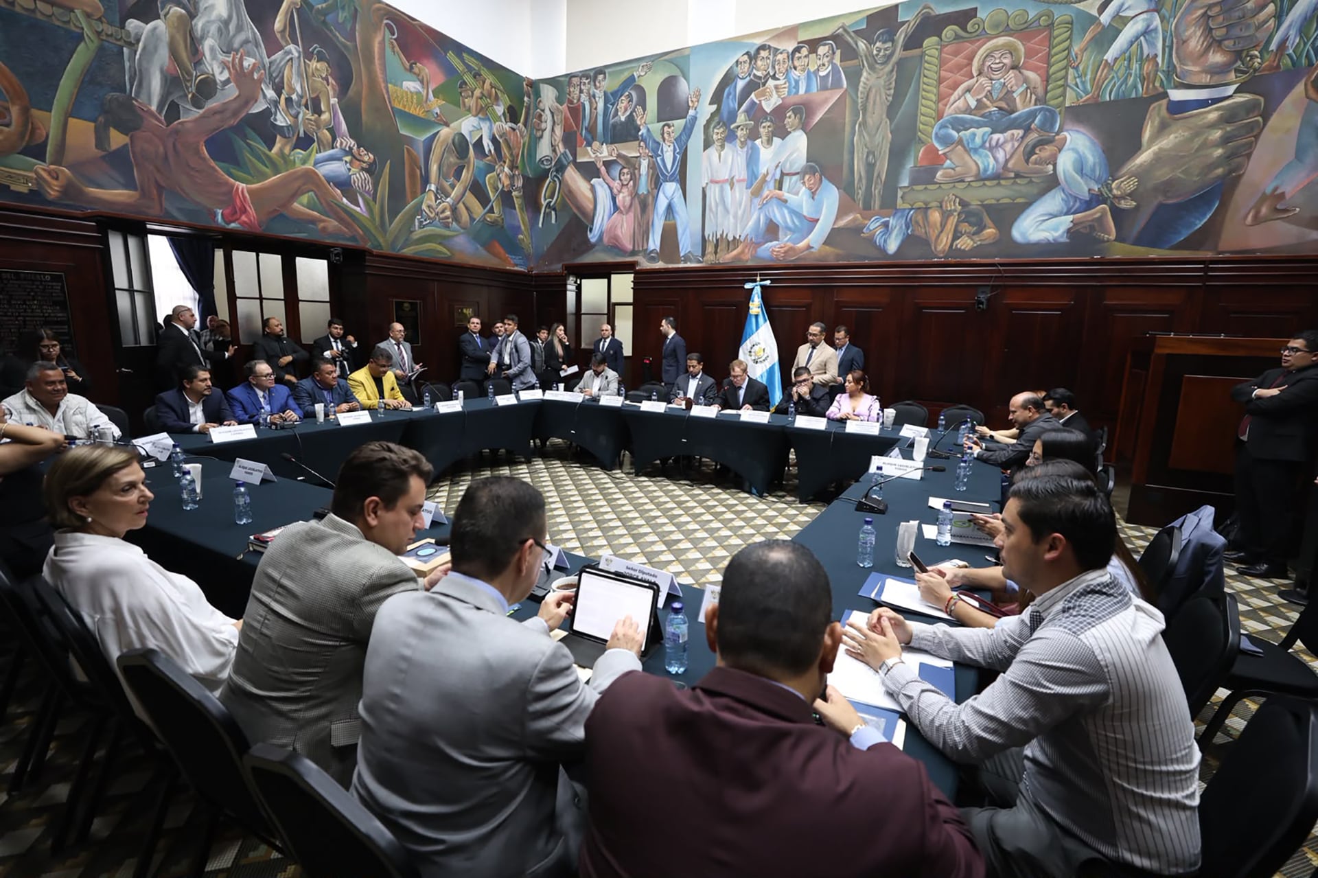 Guatemala avanza en la aprobación de ley contra el lavado de dinero tras acuerdo entre jefes de bloque del Congreso. Fotografías: Organismo Legislativo de Guatemala