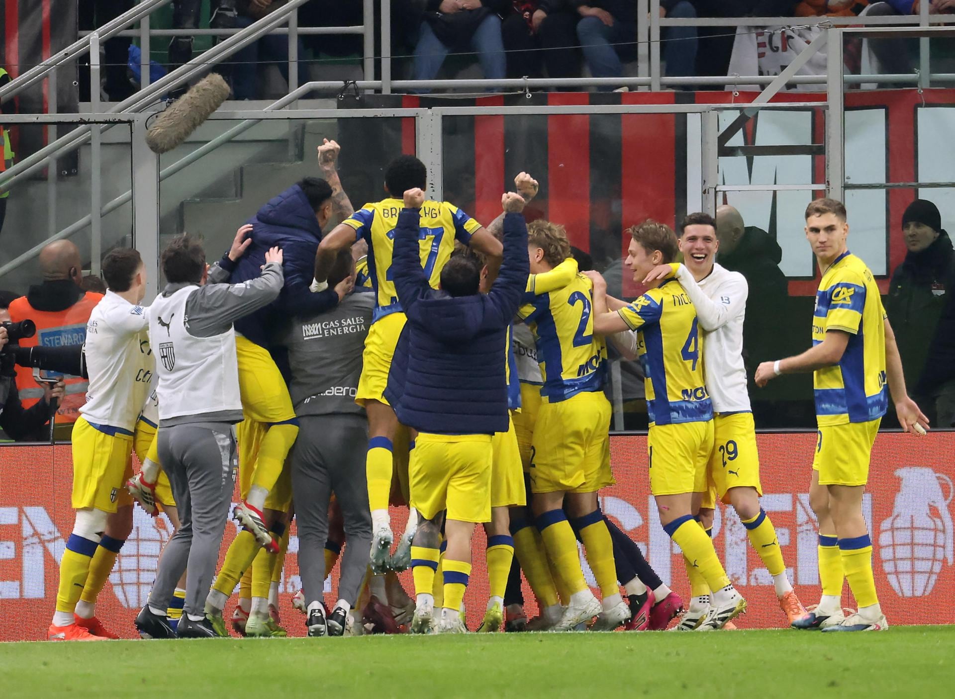 La actuación del argentino alcanzó una victoria que fortalece al equipo italiano (EFE)