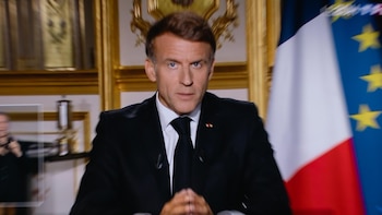 Macron admite un "fallo de anticipación" en los disturbios del 17 de octubre y descarta el bloqueo de las redes
