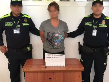 Una mujer fue detenida cuando pretendía viajar a Estados Unidos con munición de una pistola - crédito Policía