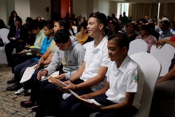 La jornada extendida incorporará talleres de arte, actividades deportivas y manualidades para complementar las asignaturas académicas. EFE/ Gustavo Amador/Archivo