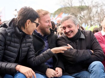 La intendenta de Quilmes, Mayra Mendoza, junto al intendente de Lomas de Zamora, Federico Otermín y Máximo Kirchner
