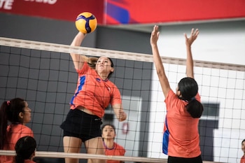 Claudia Palza se esmera en los entrenamientos de la selección peruana de vóley.