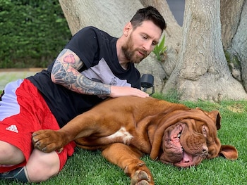 Messi junto a Hulk, quien