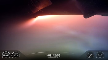 La nave Starship de SpaceX alcanzó la órbita terrestre por primera vez: reingresó a la atmósfera y amerizó en el Pacífico