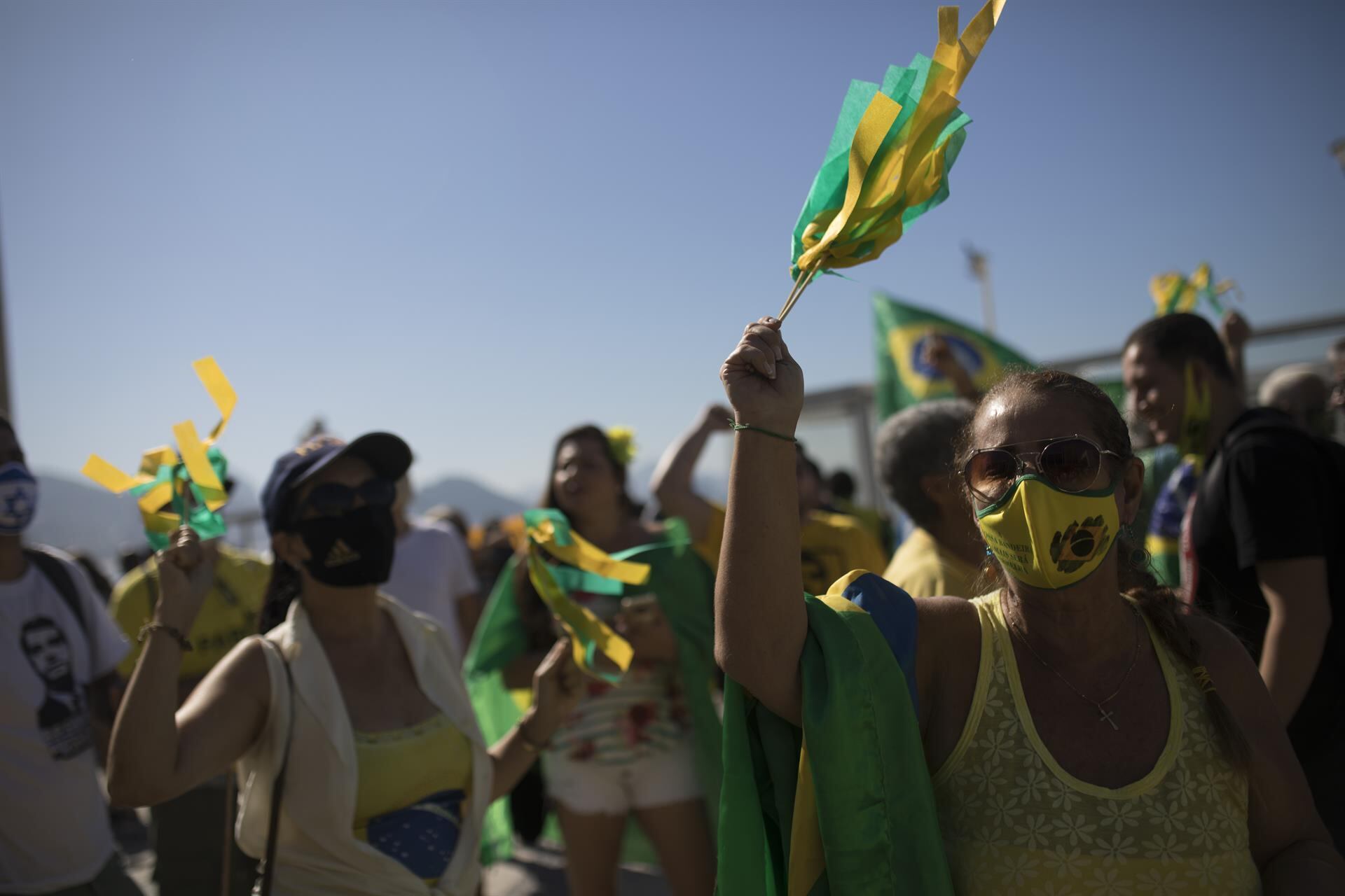 El hijo de Bolsonaro atribuye a la «desesperación» el intento de su padre de manipular la tobillera