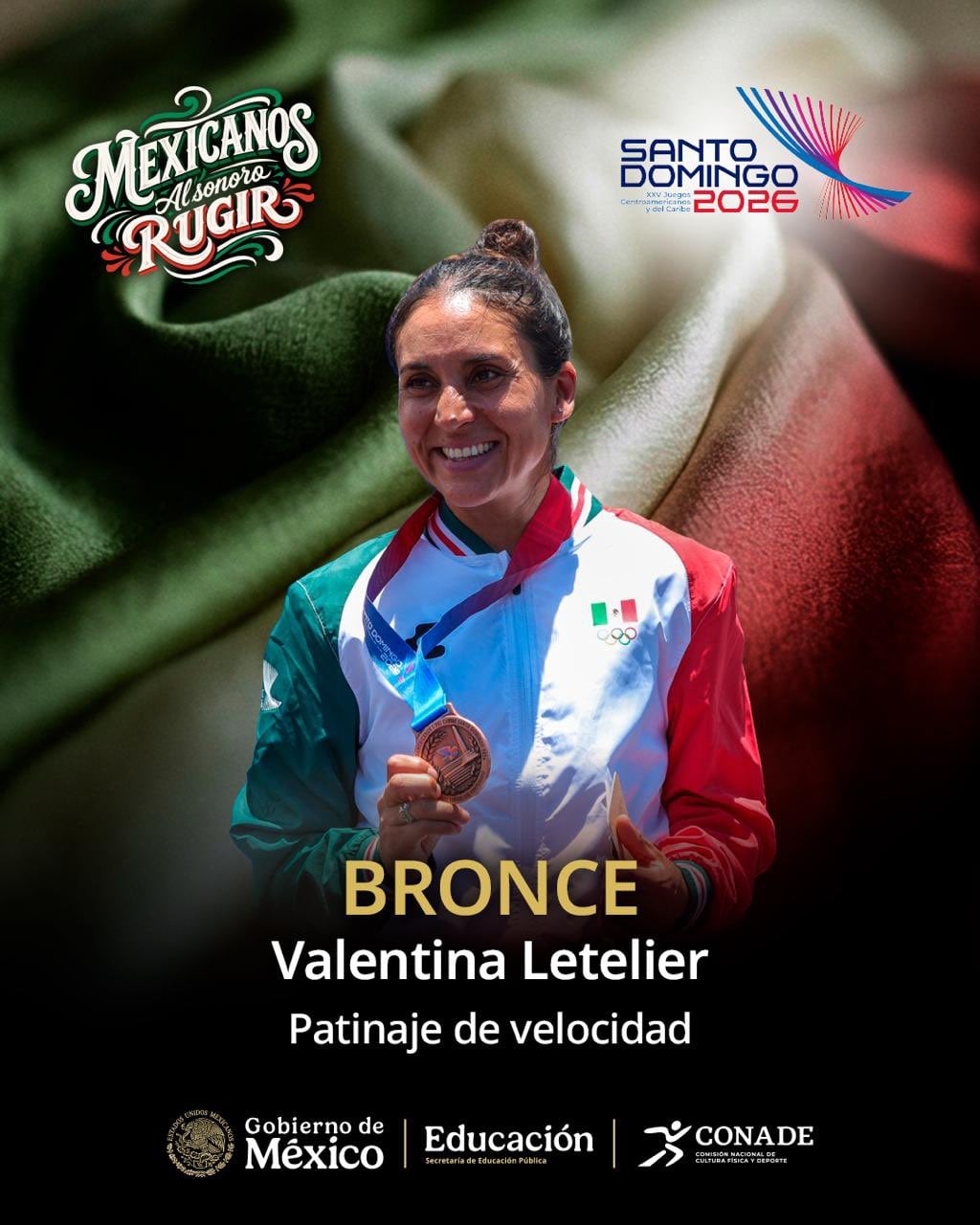 La patinadora Valentina Letelier celebra su medalla de bronce obtenida en la disciplina de patinaje de velocidad para los XXV Juegos Centroamericanos y del Caribe Santo Domingo 2026. (X / CONADE )
