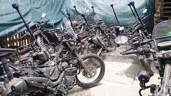 Encuentran 20 motos sin asientos