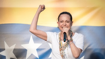 Machado acusa desde Panamá al Gobierno venezolano de cerrar el espacio aéreo para "impedir" su regreso