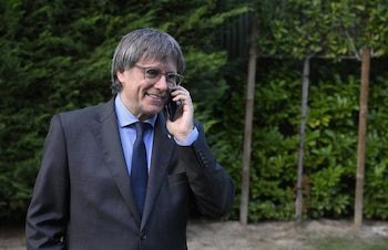 06/10/2026 El presidente de Junts per Catalunya, Carles Puigdemont, tras realizar una declaración institucional, a 6 de octubre de 2026, en Waterloo (Bélgica). El TS ha acordado levantar las medidas cautelares contra el líder de Junts una vez conocida la decisión del Tribunal Constitucional (TC) de avalar la amnistía para el delito de malversación del 'procés'. El abogado del expresidente de la Generalitat, Carles Puigdemont, Gonzalo Boye, ha afirmado que su defendido no regresará a Catalunya hasta que el Tribunal Supremo (TS) le aplique la amnistía, pese a que este martes el alto tribunal haya dejado sin efecto la orden de detención que pesaba sobre él.
POLITICA
Belga - Europa Press