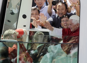 El papa Benedicto XVI antes de su misa en la Catedral de la Almudena por la JMJ (Marta Fernández / Europa Press)