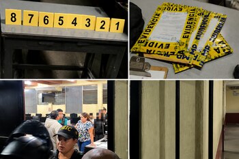 Marcadores numéricos amarillos, bolsas de evidencia selladas, agentes policiales en una oficina y vista de rejas en un pasillo.