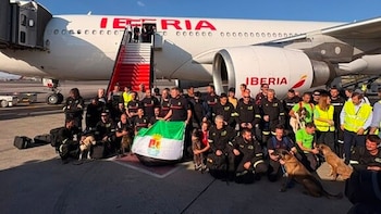 Despega hacia Venezuela un segundo contingente de 63 efectivos y 9 perros de rescate de seis comunidades autónomas