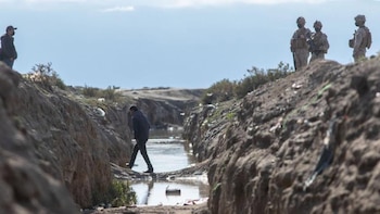 Chile: prisión preventiva para dos ciudadanos bolivianos que intentaron robar una retroexcavadora en la frontera