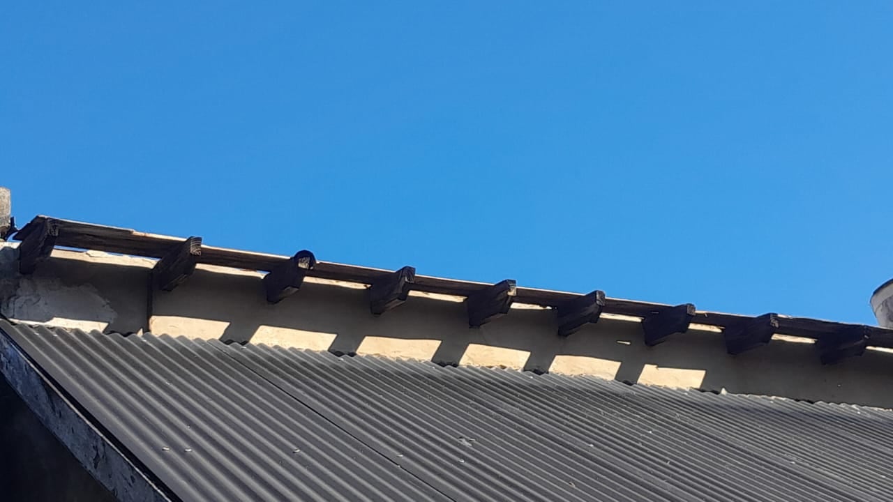 Vecinos de Boulogne se acercaron para ayudar a correr los escombros del terreno