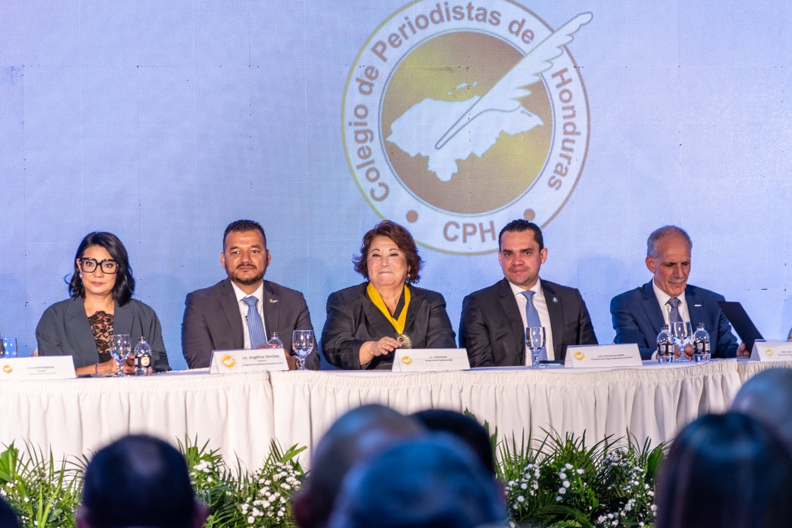 Lucía Alvarado, reconocida como periodista del año en Honduras