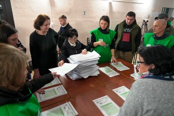 Miembros de una comisión electoral