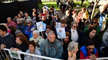 Frente a la Catedral, los