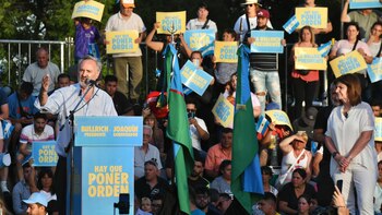 Carteles con estética a lo