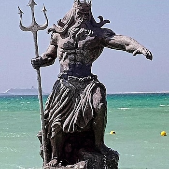 Poseidón es hermano de Zeus