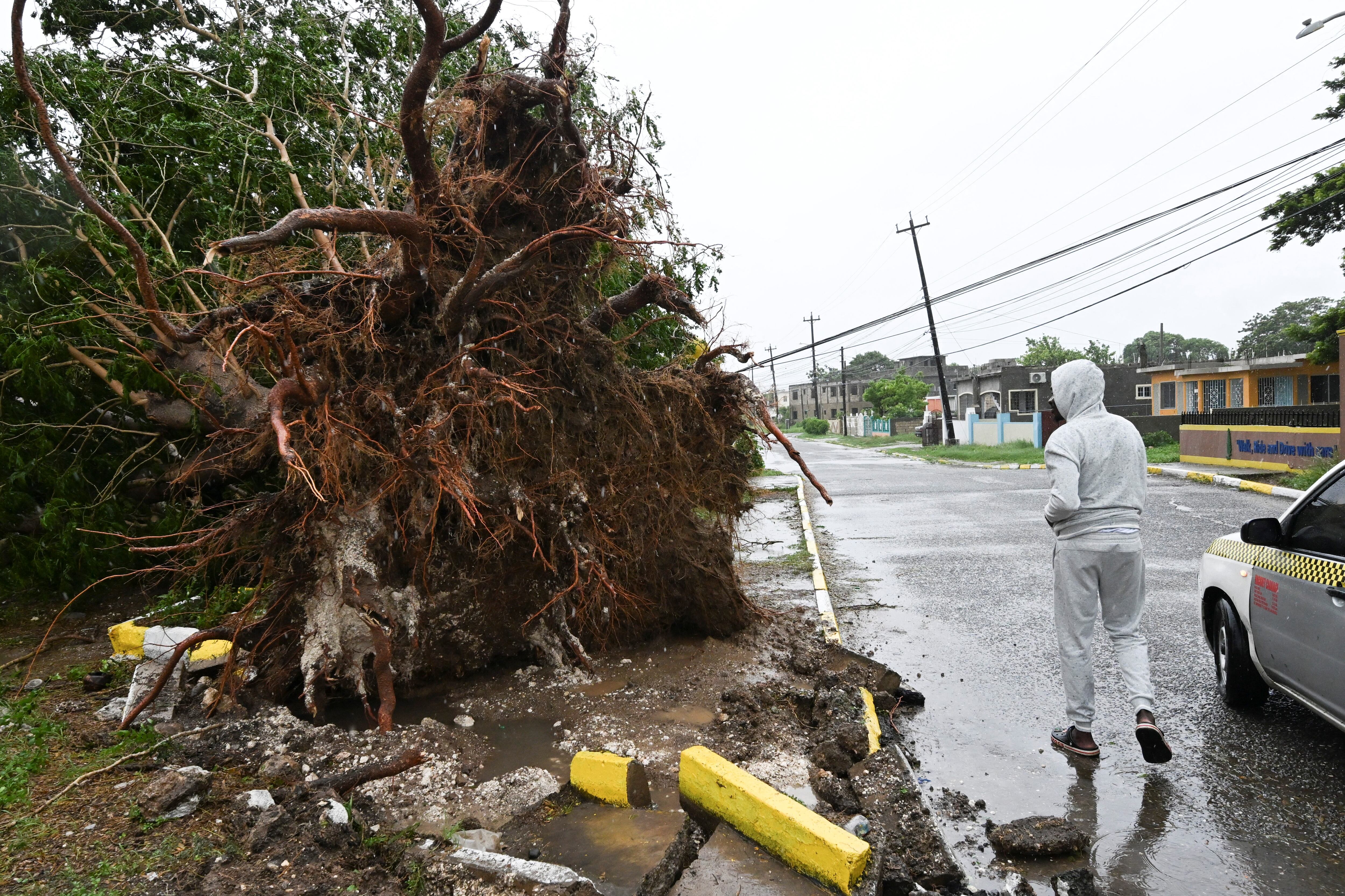 Jamaica es declarada “zona catastrófica” tras el paso del poderoso huracán Melissa (Ricardo Makyn / AFP)