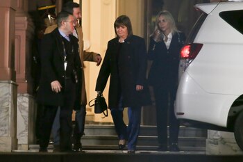 Javier Milei le toma juramento a al nuevo Jefe de Gabinete, Diego Santilli - Casa Rosada - Patricia Bullrich