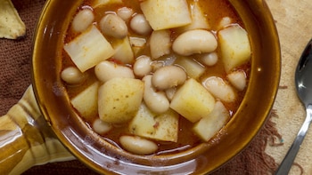 Guiso de patatas y alubias:
