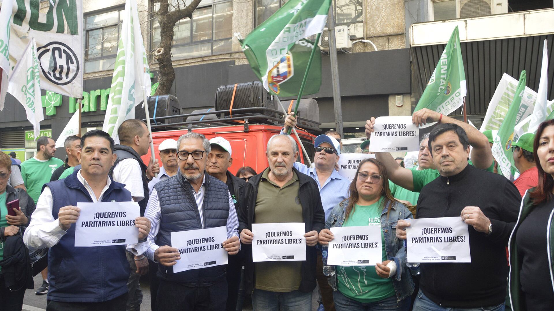 Los dirigentes del Sindicato de la Alimentación, en la marcha ante la cámara empresarial