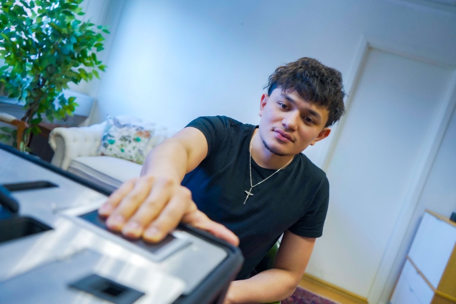 La embajada de El Salvador en Estocolmo inicia el servicio permanente de emisión de DUI para la comunidad salvadoreña en Suecia y países vecinos./(Redes de Patricia Godinez)