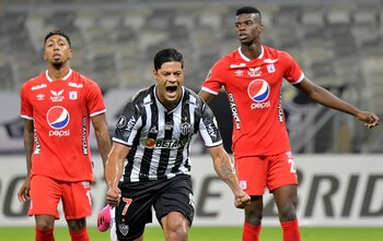 Soccer Football - Copa Libertadores - Group H - Atletico Mineiro v America de Cali - Estadio Mineirao, Belo Horizonte, Brazil - April 27, 2021 Atletico Mineiro's Hulk celebrates scoring their second goal Pool via REUTERS/Washington Alves TPX IMAGES OF THE DAY
