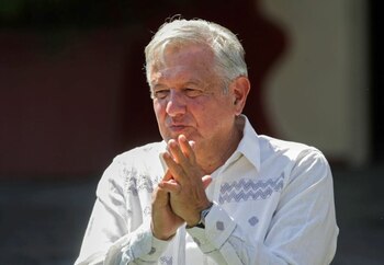 "Son gajes del oficio. Imagínense si me pongo preocupado por los insultos, recibo muchos, muchos insultos porque tengo que llevar al cabo cambios", respondió AMLO en su conferencia del 29 de febrero (Foto: Reuters)