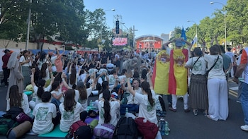Miles de jóvenes esperan al Papa en Plaza de Lima: "Estoy un poco fría con Dios y quiero reencontrarme con él"