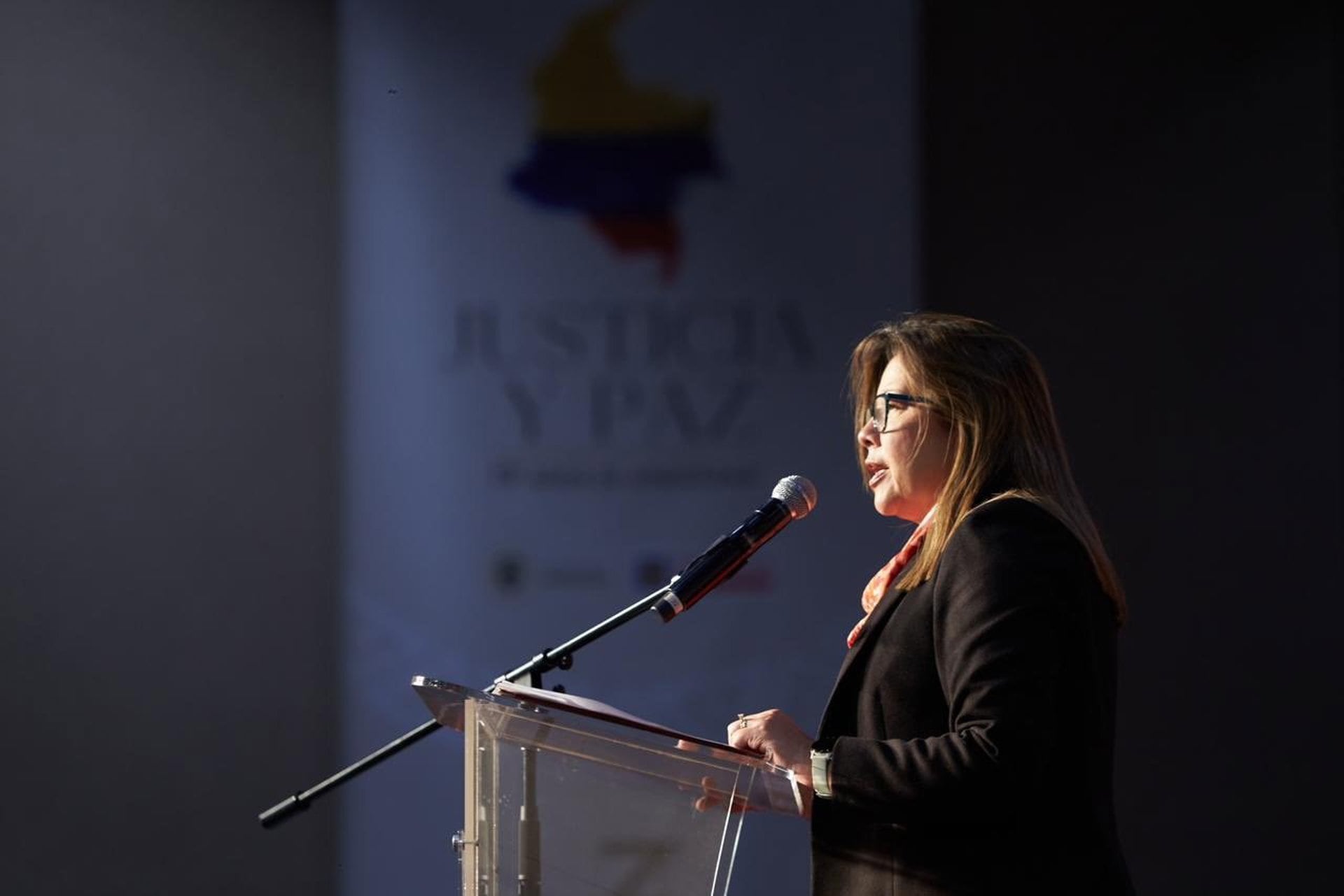 08/09/2026 La fiscal General de Colombia, Luz Adriana Camargo Garzón, en una imagen de archivo.
La fiscal general de Colombia, Luz Adriana Camargo Garzón, ha resuelto este lunes reactivar las órdenes de arresto contra siete exmiembros representantes del Frente Comuneros del Sur de la guerrilla del Ejército de Liberación Nacional (ELN), las cuales habían sido suspendidas a propósito de las conversaciones y negociaciones previas al Gobierno del presidente colombiano, Abelardo de la Espriella.
POLITICA
FISCALÍA COLOMBIA EN X