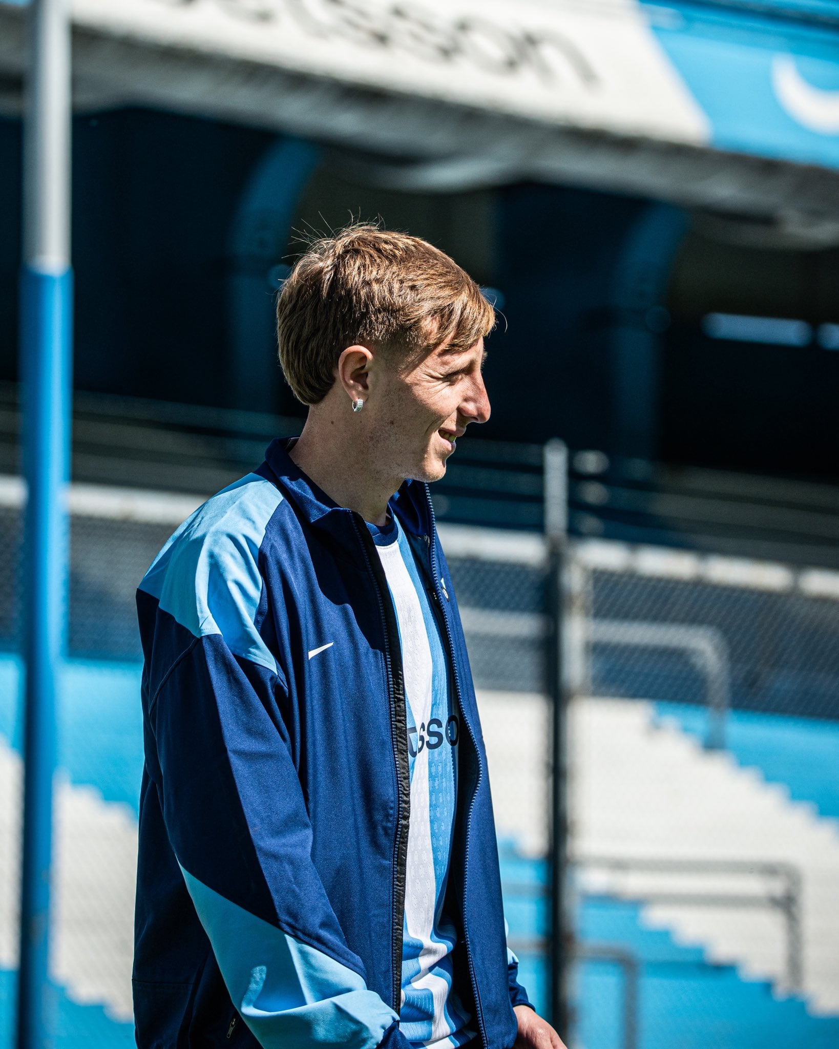 Tras su paso por Boca, el lateral viajó con el plantel de Avellaneda para el duelo ante Independiente Rivadavia (@RacingClub)