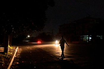 El corte de electricidad afectó al 75,5% del territorio cubano en el horario pico, el peor registro oficial de apagones. (REUTERS/Norlys Perez)