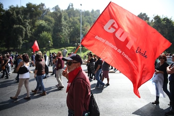 Desde la Central Unitaria de Trabajadores (CUT) abogan por un reajuste que eleve el salario mínimo hasta los $637.700 (USD 717).