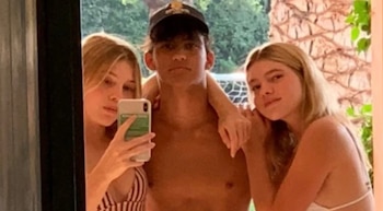 Victoria y Cristina Iglesias y su primo Niccolo en una imagen de redes sociales. (@victoriaiglesiasr)