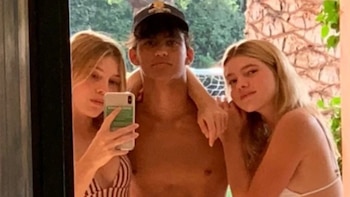 Victoria y Cristina Iglesias, hijas de Julio Iglesias, recuerdan a su primo Niccolo en el que habría sido su 23º cumpleaños: “Te echaremos de menos para siempre”