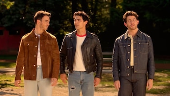 El tráiler de 'Camp Rock 3' muestra a los protagonistas regresando al campamento 15 años después. (Captura de video)