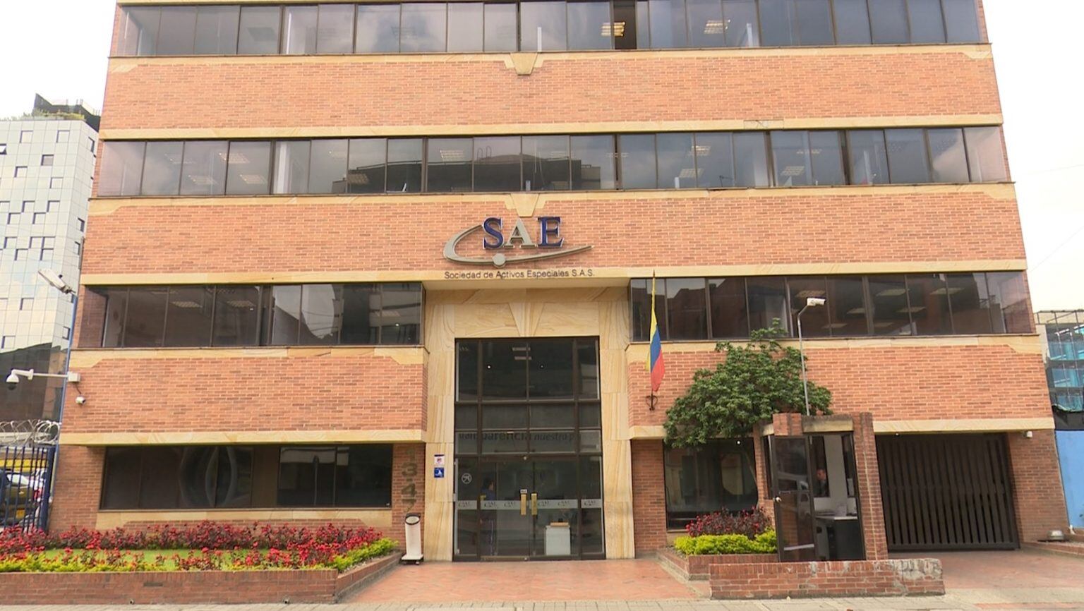 Empresarios y figuras políticas como Luis Fernando Castaño Marín y el senador Jhon Jairo Roldán aparecen mencionados en la gestión de los bienes cuestionados - crédito Colprensa