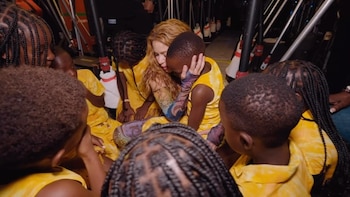 Shakira no pudo contener la emoción al despedirse de los Ghetto Kids: les hizo una promesa que ilusionó a sus fans