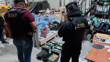 Policía de Guatemala localiza 70 artefactos explosivos en una bodega