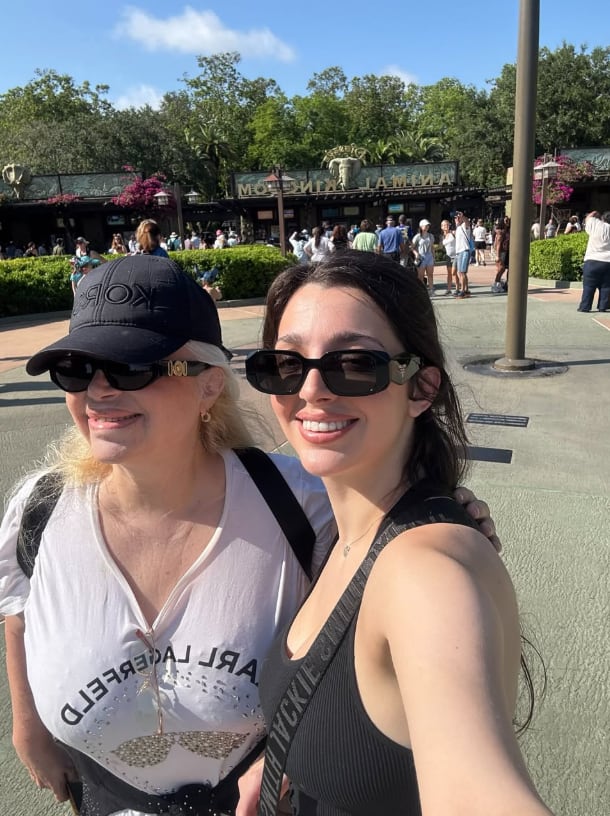 Marcela Ortiz junto a su hija Shelsian, quien la despidió con un emotivo mensaje en redes sociales