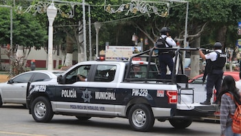 Detienen a mando policiaco de
