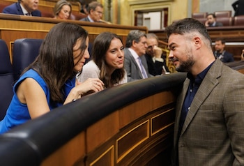 27/09/2023 Las dirigentes de Podemos Ione Belarra (1i) Irene Montero (2i) y el portavoz de ERC, Gabriel Rufián (1d), conversan en el Congreso de los Diputados, a 27 de septiembre de 2023, en Madrid (España).
POLITICA
Eduardo Parra - Europa Press