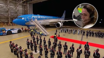 “Nuestros campeones eternos”: la emotiva historia detrás del primer saludo a la Selección al llegar a Argentina tras el Mundial