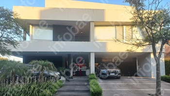 Allanan la casa de Javier Faroni, el titular de la empresa de Estados Unidos involucrada en el circuito oculto de dinero de la AFA