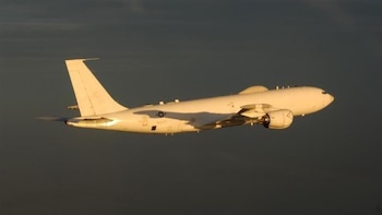 Un avión militar Boeing E-6B